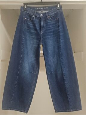 AMERICAN EAGLE DRAPE BARREL JEANS 000 SHORT